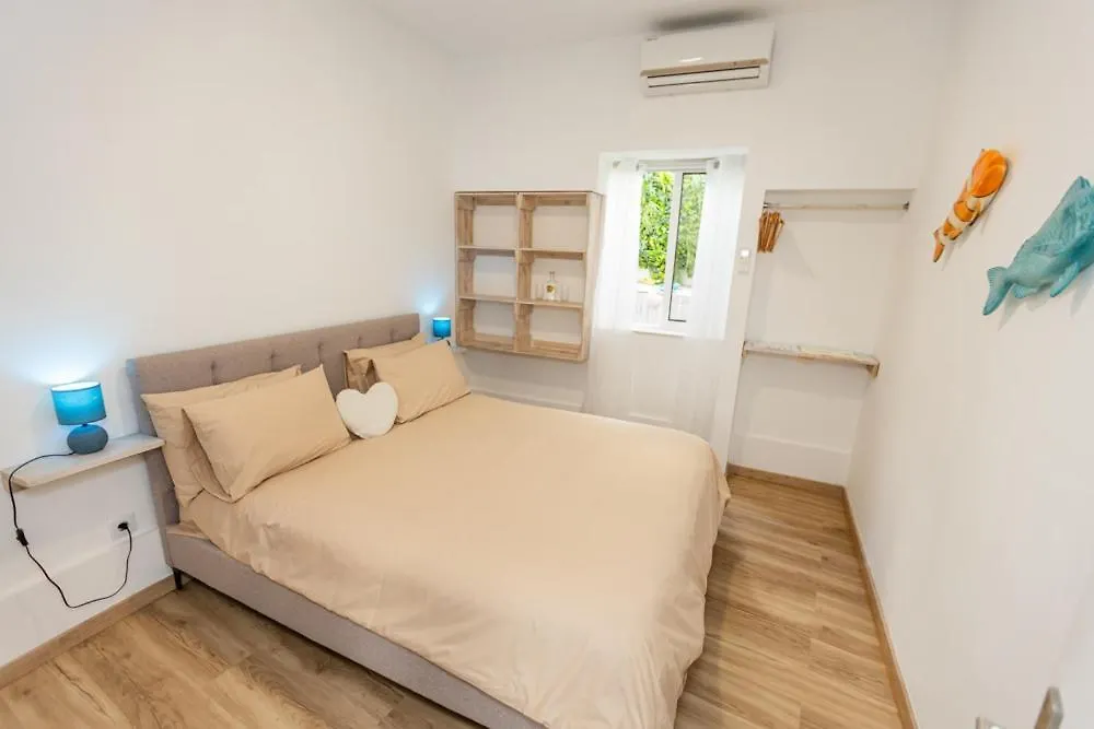 Bed & Breakfast O Quintal Guesthouse Carvoeiro  Portugal