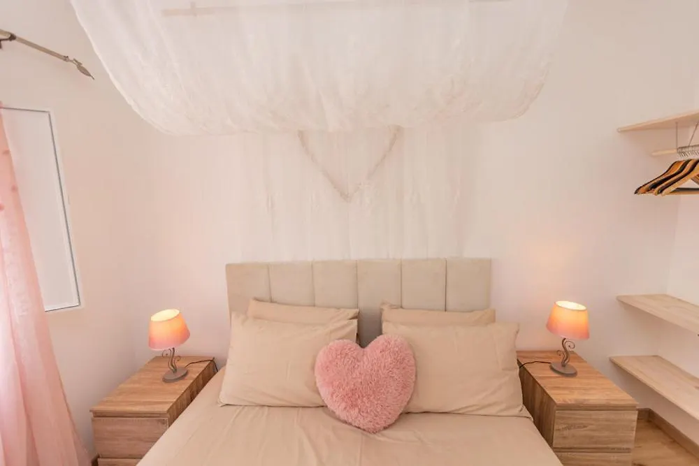 O Quintal Guesthouse Carvoeiro  Bed & Breakfast
